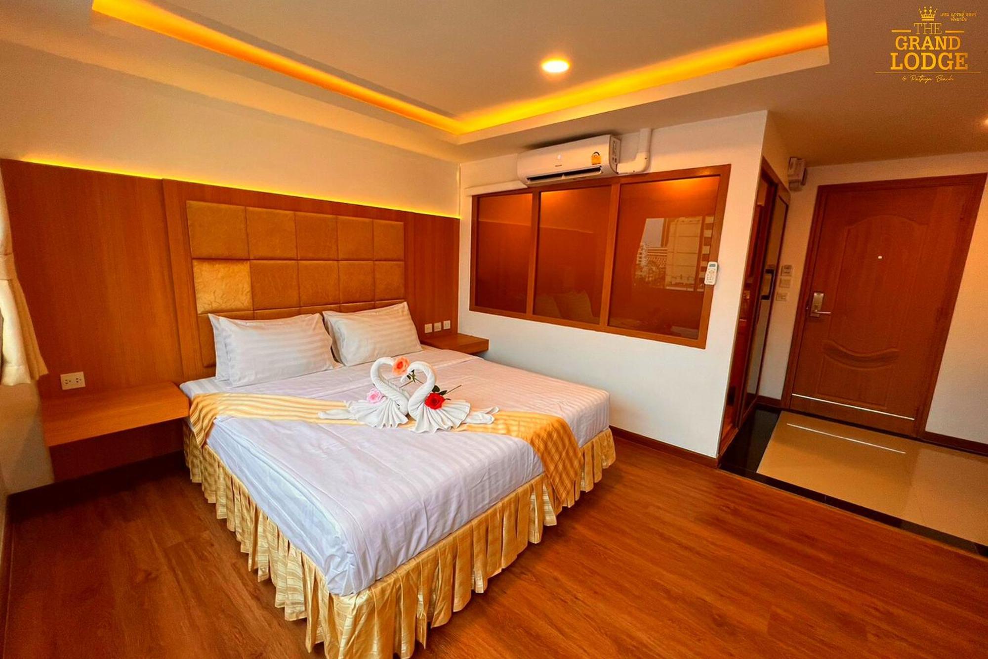The Grand Lodge Pattaya Exterior photo